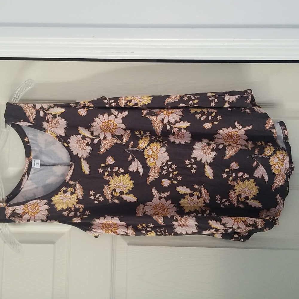 Used Old Navy Luxe Floral Sleeveless Top, gray, pink and yellow, size M.
